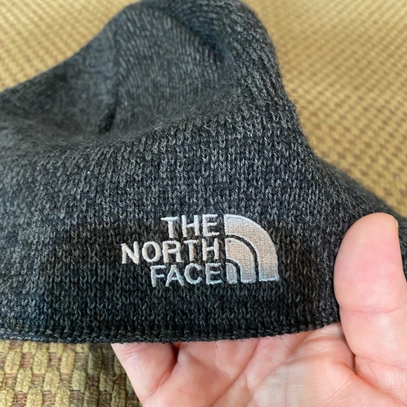 North Face toboggan - Picture 3 of 4